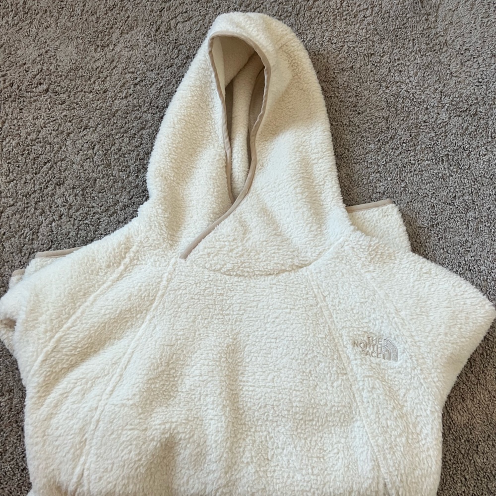 North Face Women’s Long Sleeve Sherpa Pullover